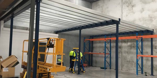 Structural mezzanine floor installation