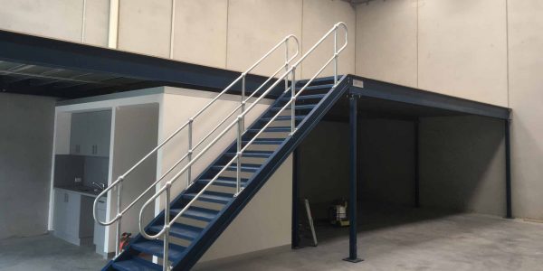 Structural mezzanine floor with staircase