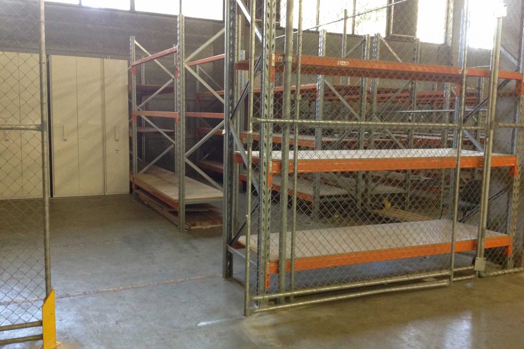 Longspan shelving with mesh and gate