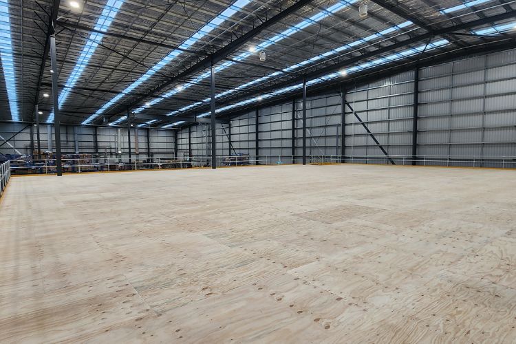 Mezzanine flooring in an industrial building